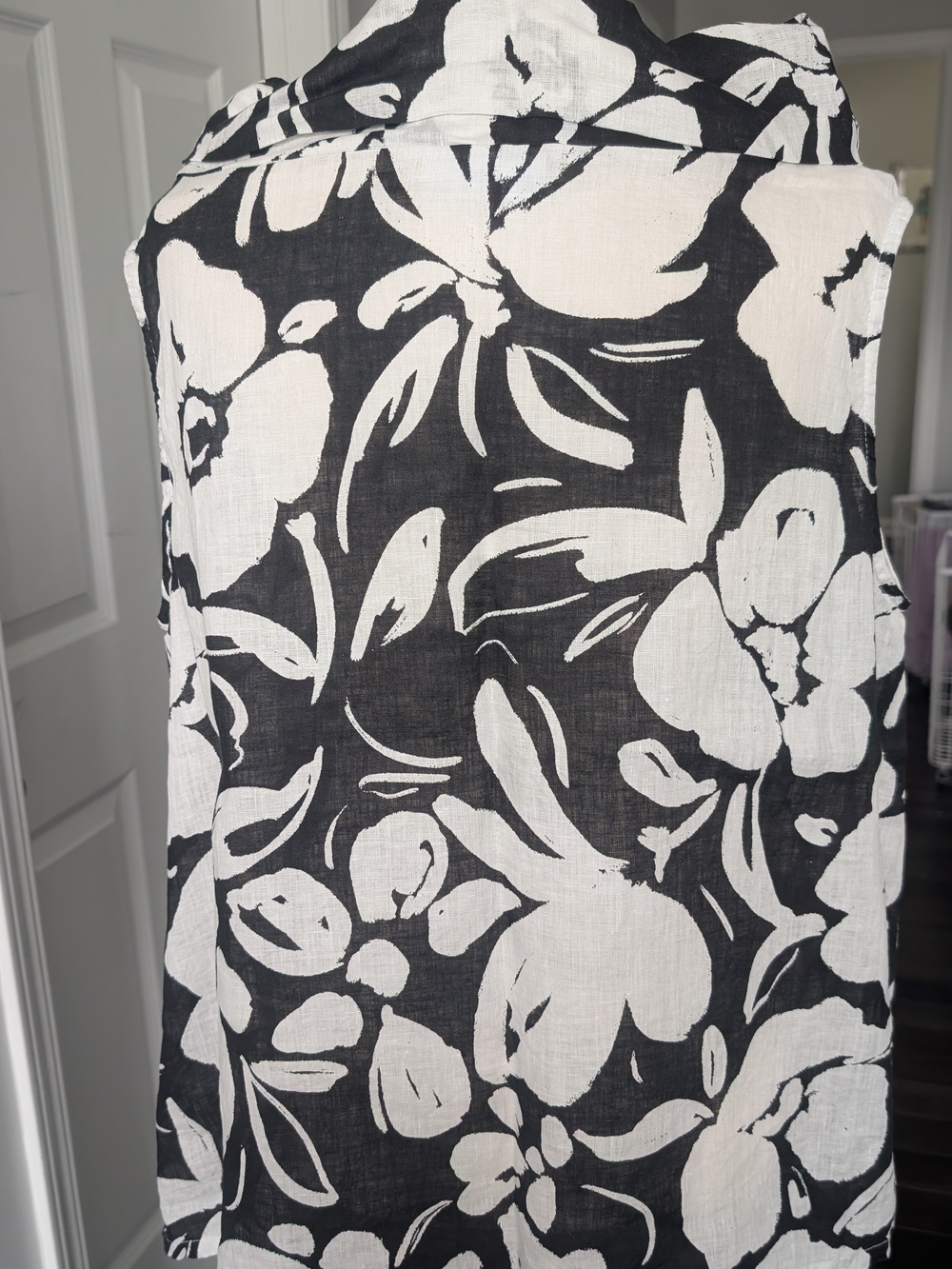 bryn Walker Black & White Floral Sleeveless Tunic - Picture 2 of 6